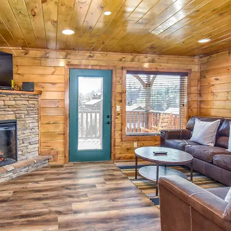 Luxury 5-Br Cabin Near Parkway And Dollywood With Game Room And Hot Tub